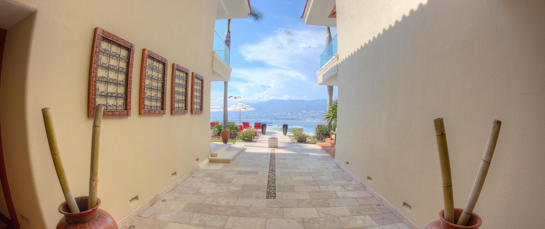disfruta de la vista de la bahia desde la villa Portofino en Acapulco Mexico
